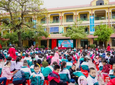 Trung tâm ngoại ngữ Phát triển Trí lực Quốc tế THT trao tặng học bổng tại trường tiểu học Lê Quý Đôn